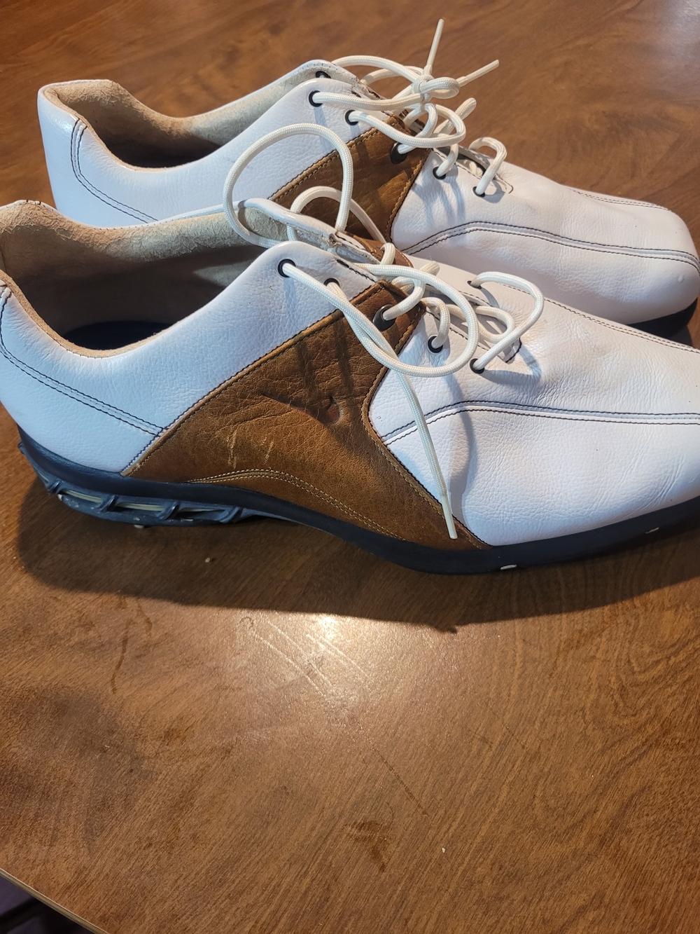 Nike Men's White and Brown Golf-Style Sneakers